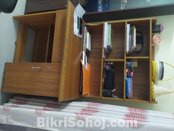 বাচ্চাদের পড়ার টেবিল